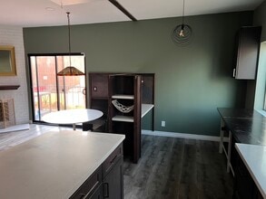 7515 Winnetka Ave, Unit 112 in Winnetka, CA - Building Photo - Building Photo