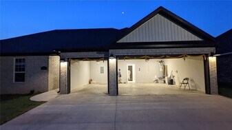 431 Linda Ln in Centerton, AR - Building Photo