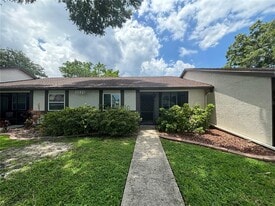 2220 Bancroft Cir S in Palm Harbor, FL - Building Photo