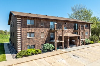 Westgate Apartments in Cedar Rapids, IA - Foto de edificio - Building Photo
