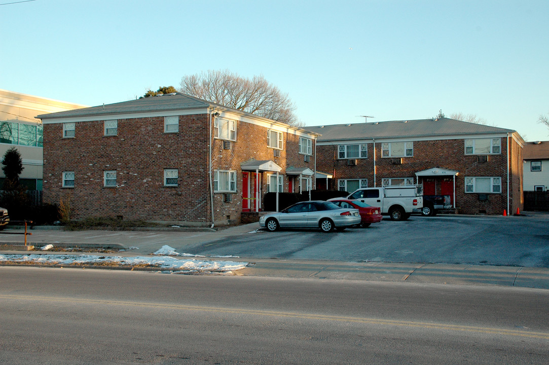 820 Green St in Iselin, NJ - Foto de edificio