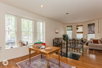 1301 N Hoyne Ave in Chicago, IL - Building Photo - Building Photo