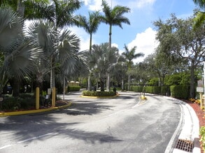 761 N Pine Island Rd, Unit 107 in Plantation, FL - Building Photo - Building Photo