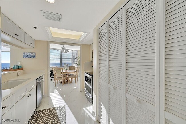 property at 5550 Heron Point Dr