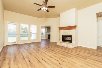 211 Dove Meadows Ln in Krum, TX - Building Photo - Building Photo