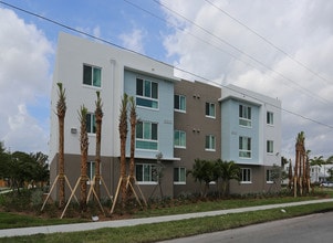 Northwest Gardens IV-Sistrunk in Fort Lauderdale, FL - Foto de edificio - Building Photo