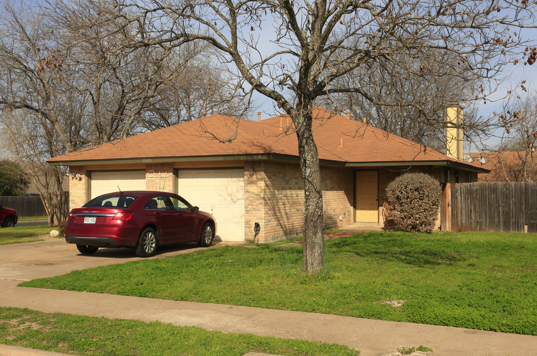 11415 Ptarmigan Dr in Austin, TX - Foto de edificio