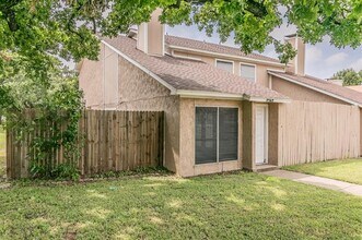 2762 Parkchester Dr in Arlington, TX - Building Photo - Building Photo
