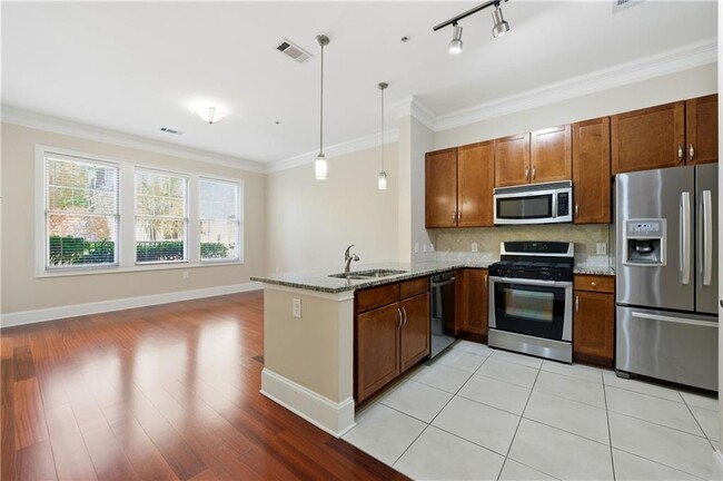 3621 Vinings Slope SE in Atlanta, GA - Foto de edificio - Building Photo