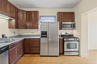 8204 S Marquette Ave in Chicago, IL - Building Photo - Building Photo
