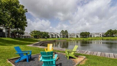 1 Signature Point Dr in League City, TX - Building Photo - Building Photo