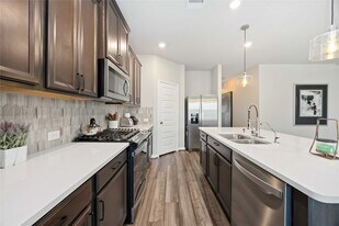 6910 Lebec Dr in Arcola, TX - Building Photo