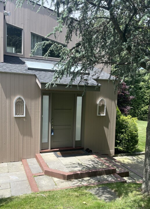 17 Ferry Ln in Westport, CT - Building Photo