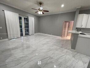 5263 SW 34th Way in Fort Lauderdale, FL - Foto de edificio - Building Photo