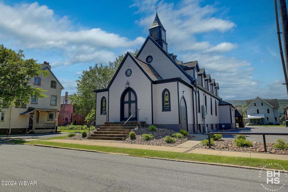 915 Vine Ave in Williamsport, PA - Building Photo