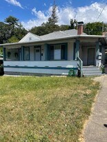 377 SE Ella St in Roseburg, OR - Building Photo