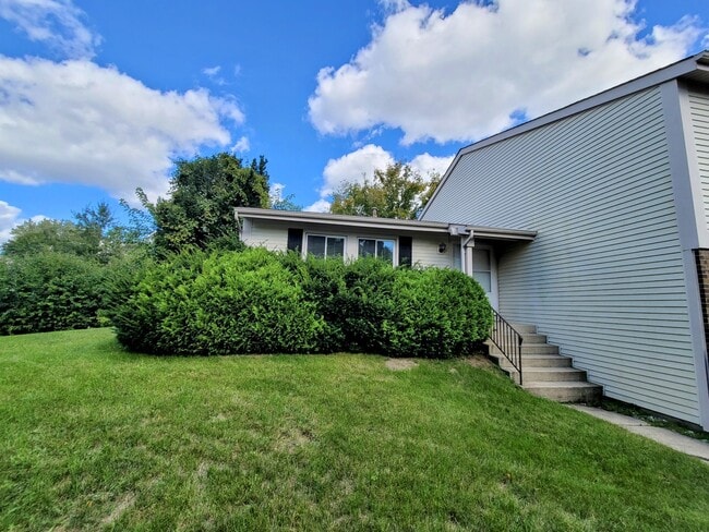 109 Green Meadow Ct in Rolling Meadows, IL - Building Photo - Building Photo