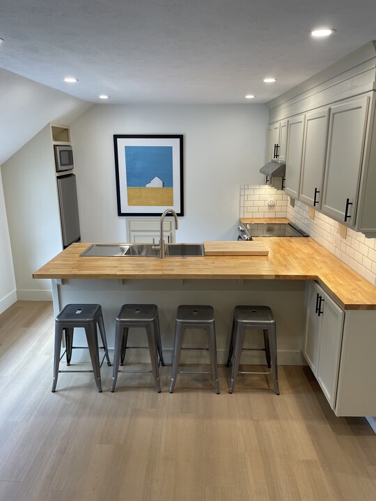 103 W Main St, Unit 4 in Lake Leelanau, MI - Building Photo