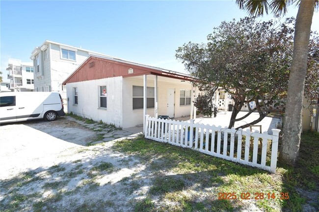 146 Coral Ave in Redington Shores, FL - Building Photo - Building Photo