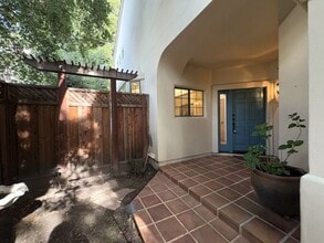 712 Elizabeth Ln in Menlo Park, CA - Building Photo - Building Photo