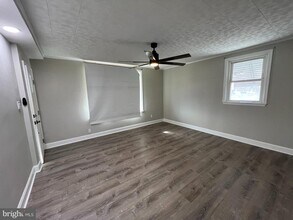 1113 E Hunting Park Ave in Philadelphia, PA - Building Photo - Building Photo