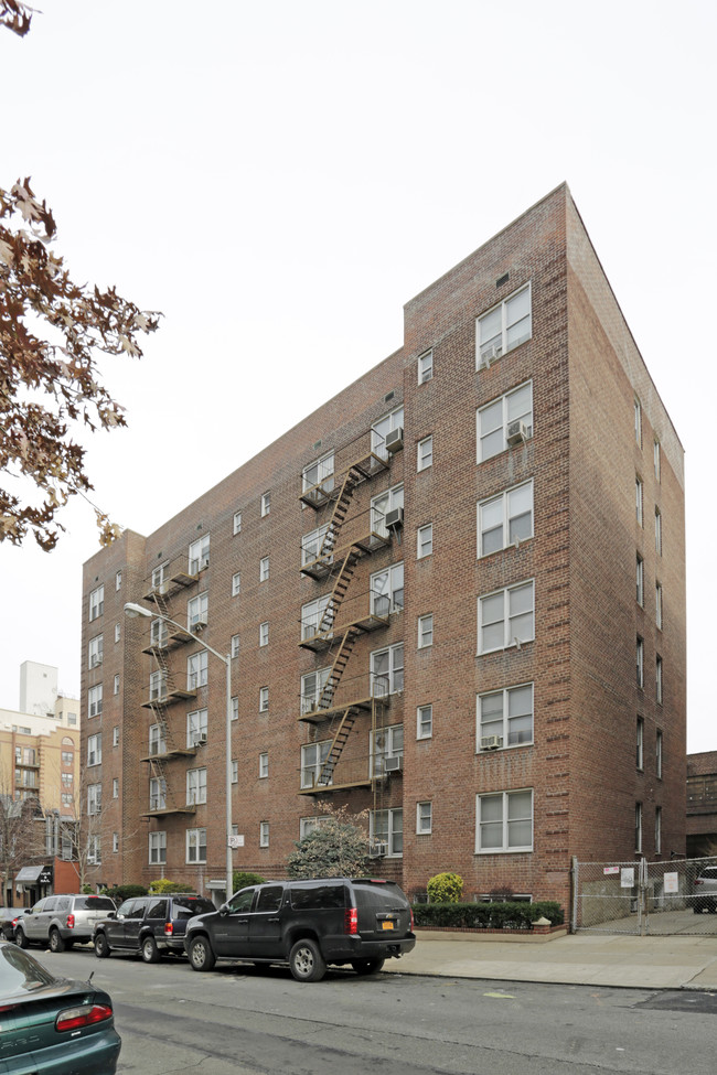 4311 49th St in Sunnyside, NY - Foto de edificio - Building Photo