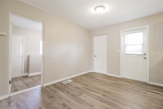 371 N Ridgewood Ave in Ormond Beach, FL - Building Photo - Building Photo