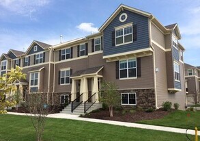 8971 SW Village Loop in Chanhassen, MN - Building Photo