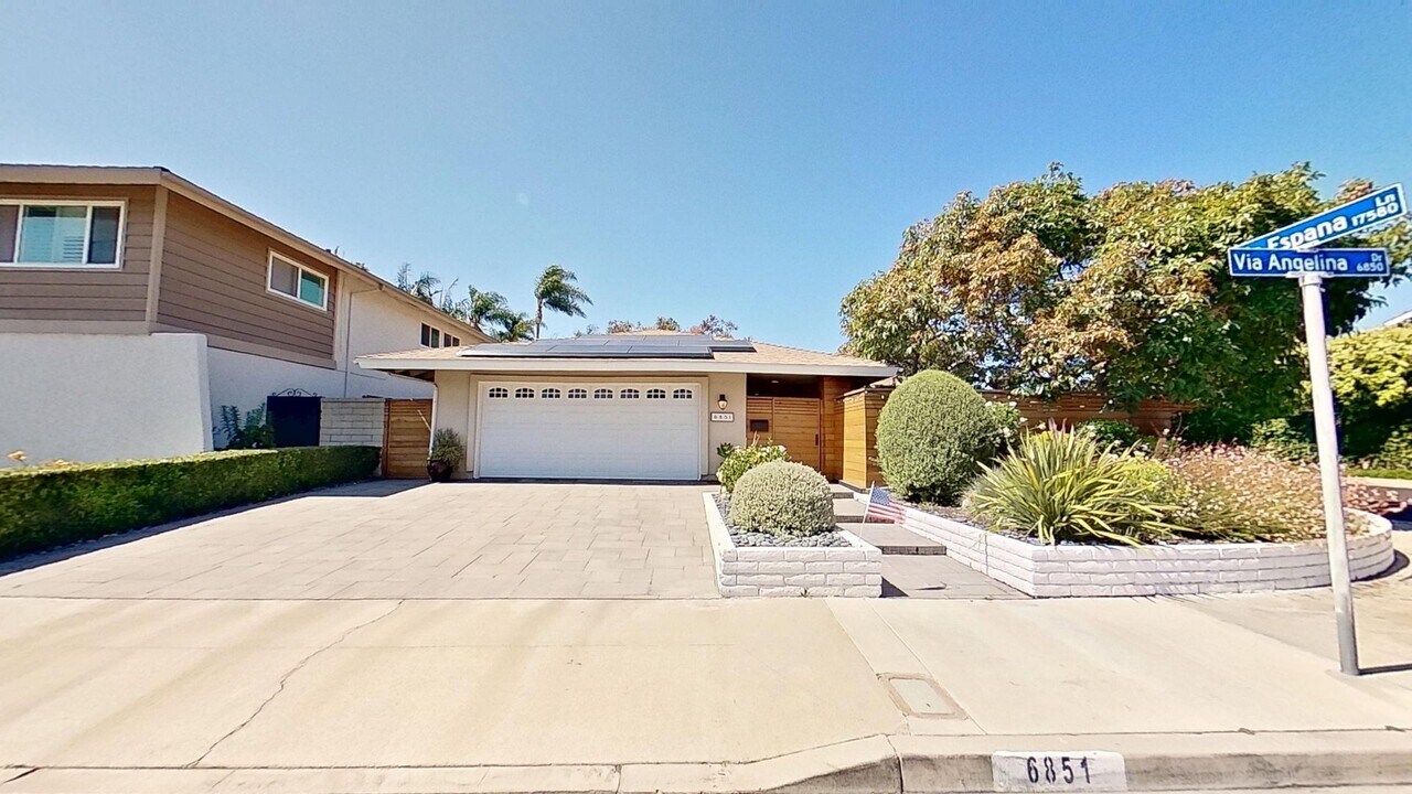 6851 Via Angelina Dr in Huntington Beach, CA - Building Photo