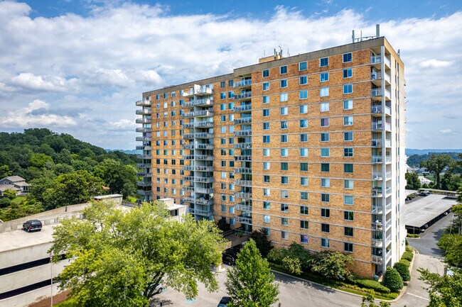 The Pinnacle in Chattanooga, TN - Foto de edificio - Building Photo