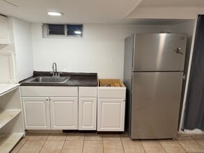 225 Travis Ave, Unit 1 LL in Elmont, NY - Foto de edificio - Building Photo