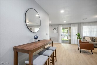 6990 W Richmar Ave in Las Vegas, NV - Building Photo - Building Photo