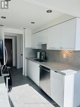 50-1550 Kingsbridge Garden Cir in Mississauga, ON - Building Photo - Building Photo