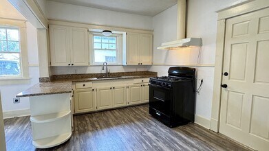 613 Montgomery Ave in West Monroe, LA - Foto de edificio - Building Photo