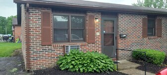 211 N Madison Rd in London, OH - Building Photo