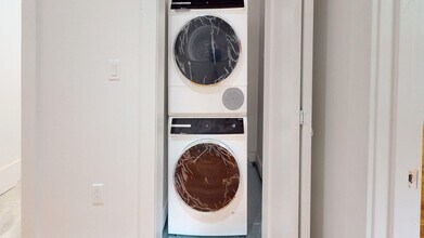 21 Regent Cir, Unit 3 in Brookline, MA - Foto de edificio - Building Photo