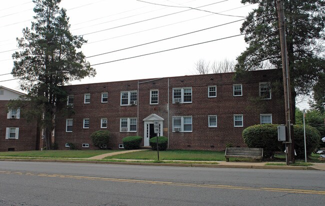 5720 Washington Blvd in Arlington, VA - Building Photo - Building Photo