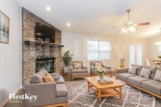 2835 Greenview Way in Indianapolis, IN - Foto de edificio - Building Photo