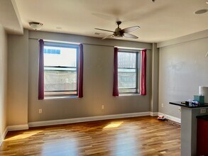 606 W Wisconsin Ave, Unit 307 in Milwaukee, WI - Building Photo - Building Photo