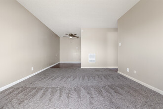 Stardust Villa Apartments in Modesto, CA - Building Photo - Interior Photo