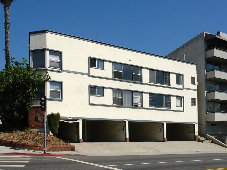 1310 N Olive Dr in West Hollywood, CA - Building Photo