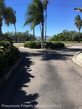 2035 Edgewater Dr in Clearwater, FL - Foto de edificio - Building Photo