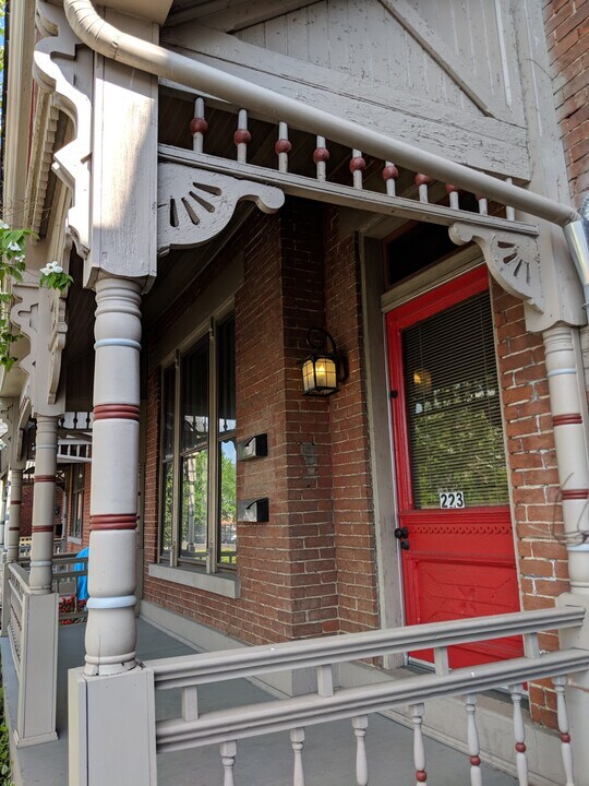 223 W 4th St, Unit 1 in Covington, KY - Building Photo