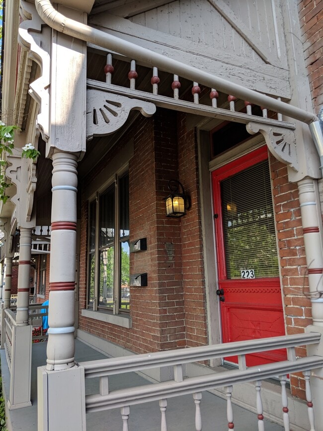 223 W 4th St, Unit 1