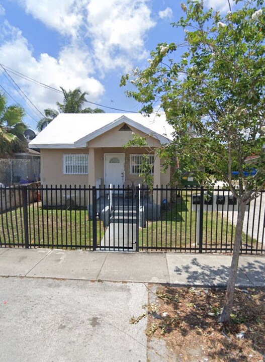 2844 NW 22nd Ct in Miami, FL - Building Photo