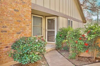 1507 W Braker Ln in Austin, TX - Building Photo - Building Photo