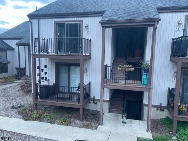 10182 Dell Pl in Stanhope, NJ - Building Photo - Building Photo