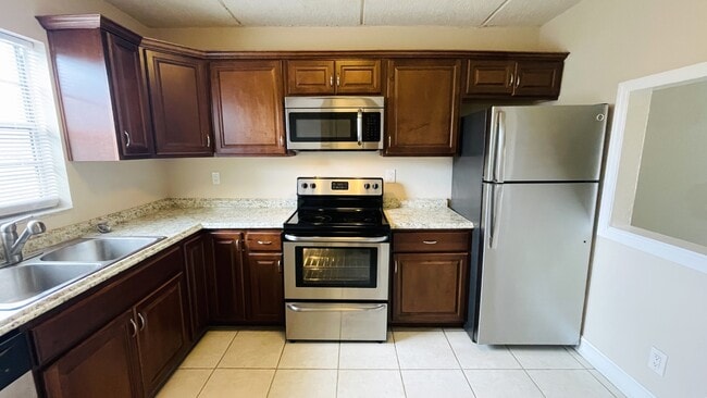 2860 Somerset Park Dr in Tampa, FL - Building Photo - Building Photo