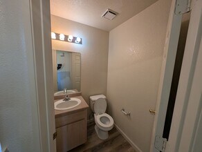 1023 Burton Dr in Redding, CA - Building Photo - Building Photo