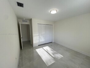 4615 NW 15th Ct in Miami, FL - Building Photo - Building Photo